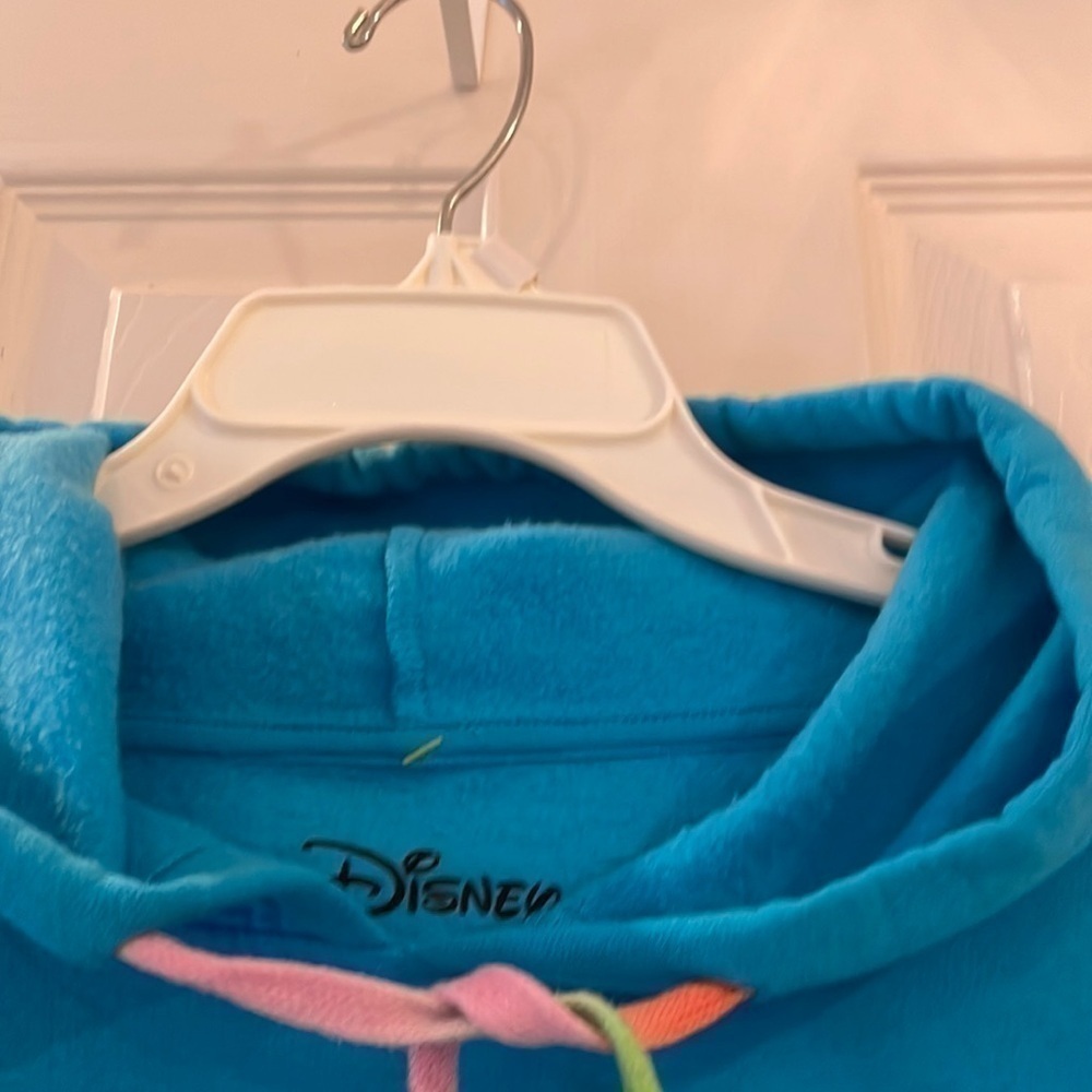 Disney cropped hooded sweatshirt in xxl - Picture 2 of 5